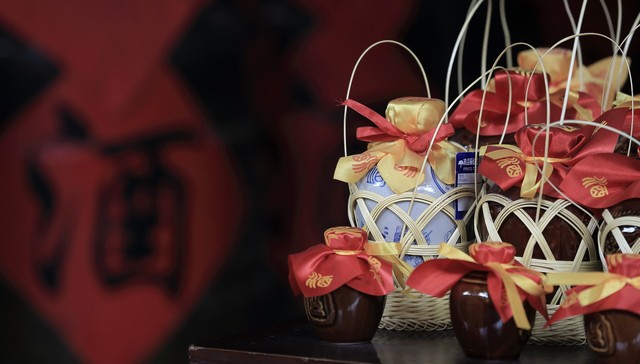 怡亚通上半年归母净利润腰斩，大唐酒业从子公司变为“合作伙伴”