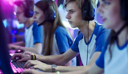 电商直播大行其道，游戏直播日渐式微，虎牙、斗鱼积极求变