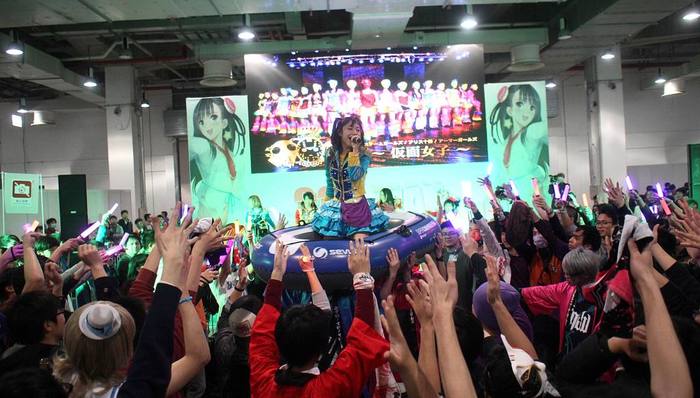 流行文化,偶像工业,亲密关系,游戏世界