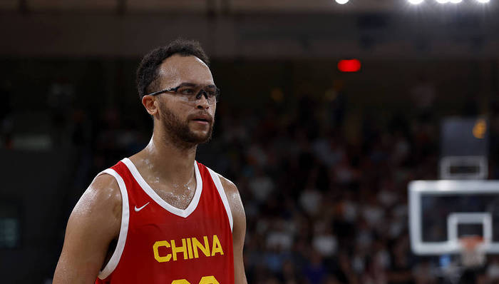 抢球星、签球队，中国运动品牌“刷脸”篮球世界杯