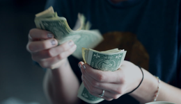 從三期失敗的“毀滅性時刻”，到73億美元被溢價59%收購，這家Biotech如何走過低谷？