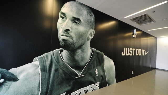 耐克股价创最长连跌纪录，“科比日”回归的科比系列能否助其止损