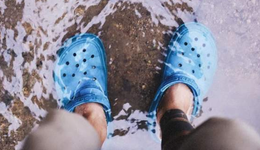 狂卖27亿美元，一双“丑鞋”靠什么狙击年轻人？