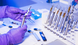 悦刻3000亿大厦崩塌，营收同比大降超八成