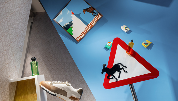 爱马仕之家秋季橱窗“惊喜碰撞”，Miu Miu携手Church's玩转风格 | 是日美好事物