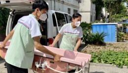 【特寫(xiě)】帶著浴缸上門(mén)，為失能老人洗澡 | 上海養(yǎng)老