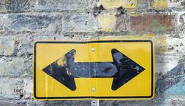 虎牙向左，斗鱼向右