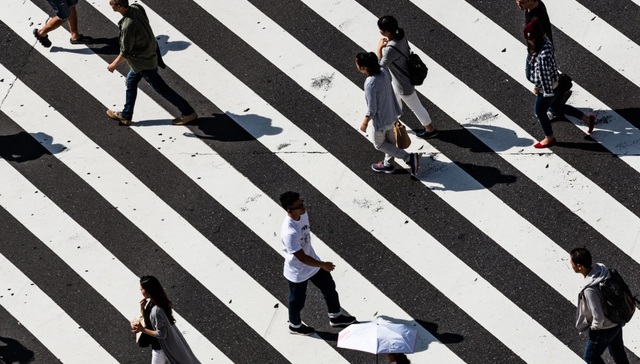 晒图时代令人焦虑，消极感受力拯救我们 | 专访