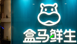 盒马一只手与山姆掰腕，另一只手调价“偷袭”