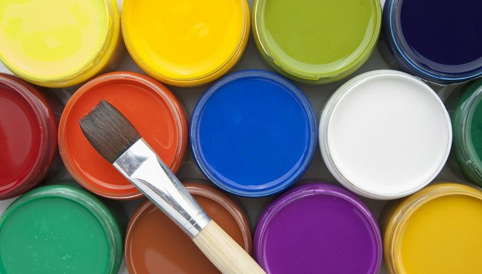 金股挖掘 | 横跨汽车内饰、动力电池、手机领域，产品被苹果、特斯拉争相使用，这家市值不足百亿的公司成长性突出