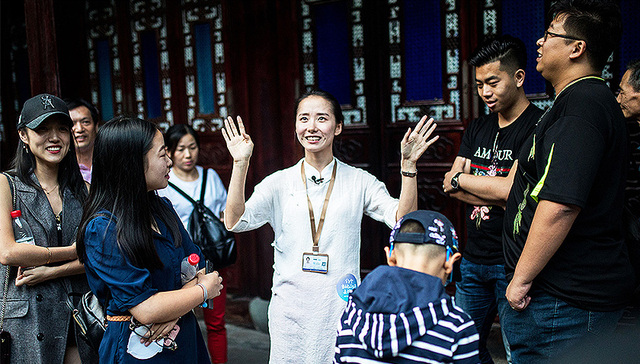 【图集】我国网民规模达10.79亿人：从主播“星探”到“云端放羊”，互联网开启这些新工作方式