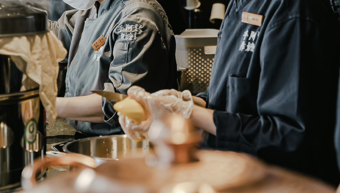 为何茶饮品牌都开始玩“手作”？