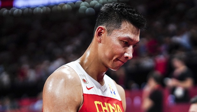 【人物】21年篮球职业生涯落幕，持股14家公司易建联商业比赛开场