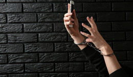 故障電池組為何重新上路行駛？上海警方偵破一起非法改寫新能源電池?cái)?shù)據(jù)案