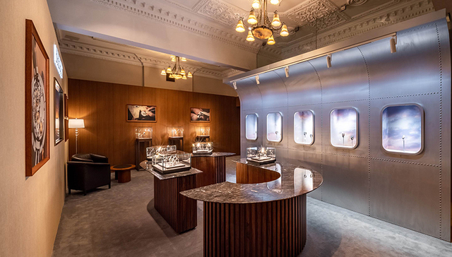 宝玑Classique经典系列三问腕表演绎深邃蓝色，百年灵携手M Stand推出联名咖啡和限定腕表 | 当周腕表