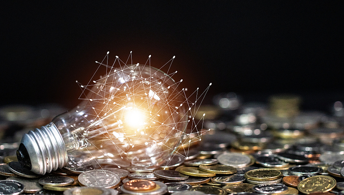 碳酸锂期货跌破19万元/吨，五矿证券杨诚笑：价格反映供需错配，短期还要探底