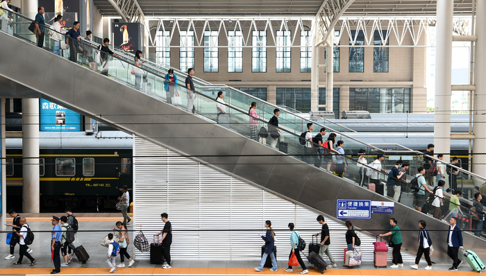 暑期；数据；铁路；民航；旅游