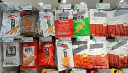 價升量跌，衛(wèi)龍上市后首份半年報(bào)出爐，“辣條”還能賣動嗎？