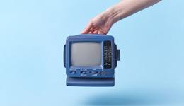 电视“套娃”收费大整治，把“遥控器”还给观众