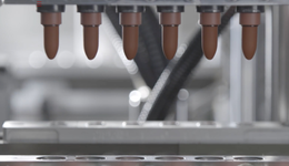 卷得火花直冒，美妝代工的出口在哪？