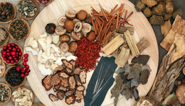 “酱香咖啡”爆火，老字号中药企业也搞跨界，底气来自哪里？