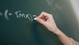 報告：本科畢業(yè)生就業(yè)重心下沉，超8成涌向“小城”任教