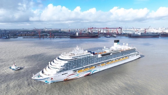 首艘国产大型邮轮开启第二次试航，计划年底交付 | 科创上海