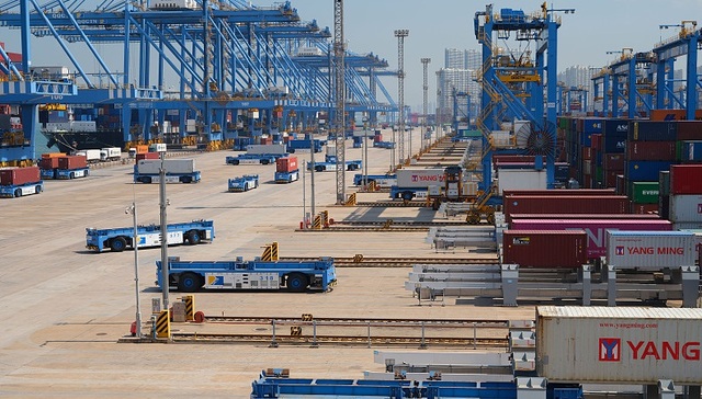 8月出口延续负增长，低基数或致未来跌幅逐步收窄