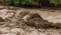 甘肅夏河縣突發(fā)山洪致3傷7失聯(lián)，當(dāng)?shù)貎稍虑澳嗍鳛?zāi)害曾致4死7傷