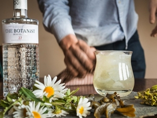 居舍月饼礼盒体现可持续，植物学家金酒开启植觉寻味之旅｜美食情报