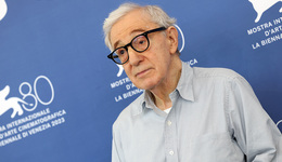 场内欢迎，场外抵制：伍迪·艾伦新片在威尼斯电影节首映 | 文化周报
