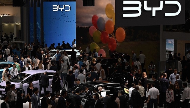 电厂 | 中国车企抱团出海 比亚迪走到舞台中心