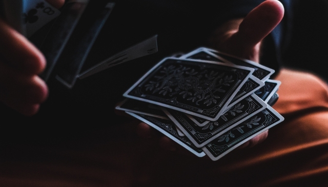 腾讯阿里也入局，百亿卡牌谁能扛把子