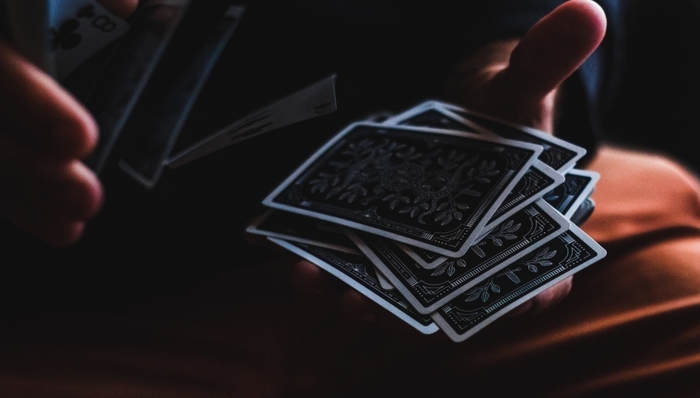 腾讯阿里也入局，百亿卡牌谁能扛把子