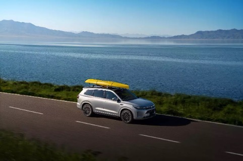 闪电快讯 ｜ 研发投入5亿元 AITO问界新M7系列起售价下探至24.98万元