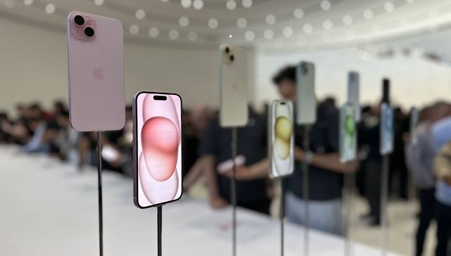 iPhone 15刚一发布黄牛就准备加价，经销商称会备足第一单货