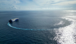 汽车出口需求激增，华南建造首艘双燃料汽车运输船交付