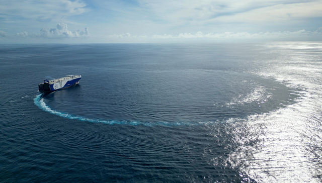 汽车出口需求激增，华南建造首艘双燃料汽车运输船交付