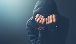 网红歌手“野马”涉黑案追踪：曾脚踩受害者头部恐吓，被抓前仍在扩张商业版图