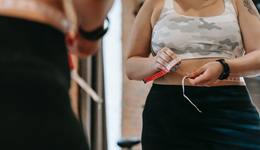 脫發(fā)、肥胖加失眠，藥企瞄準(zhǔn)當(dāng)代打工人的“暗傷”