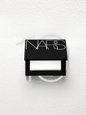 网友力挺NARS粉饼不飞粉，反向营销的机会来了