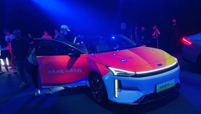 闪电快讯 | 吉利与比亚迪拼刺刀：银河L6下探至12.5万、能否上位仍有悬念