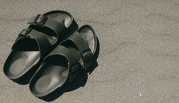 “最丑”涼鞋要IPO了，500億