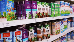 伊利蒙牛背后的包装巨头，正在资本市场谋划一场“蛇吞象”