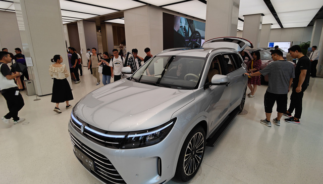 线上订单量超2万、线下进店量增加3倍，华为Mate 60为问界新款M7导流效果明显