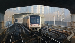 为什么北京地铁这么挤，还巨亏百亿？