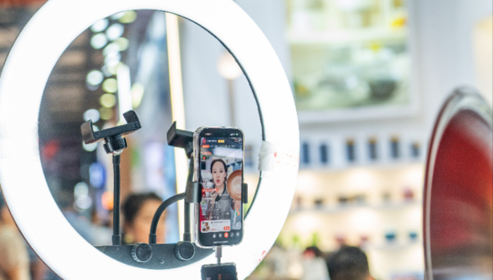 铁头,直播电商,消费,新东方,网红经济