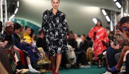 少了经典格纹，Burberry还是Burberry吗？