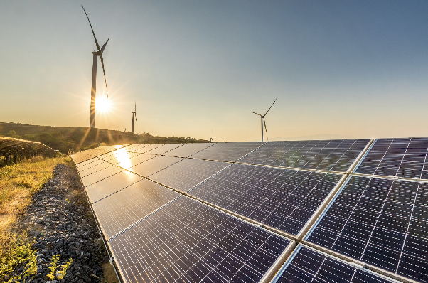 中国光伏年新增装机首次超过1亿千瓦