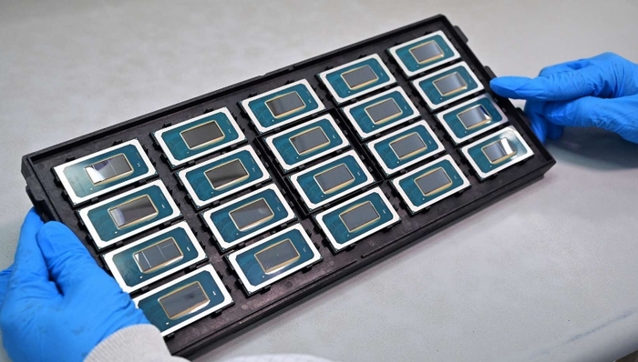 英特尔现40年来最重大处理器架构变革，新品全面押注AI